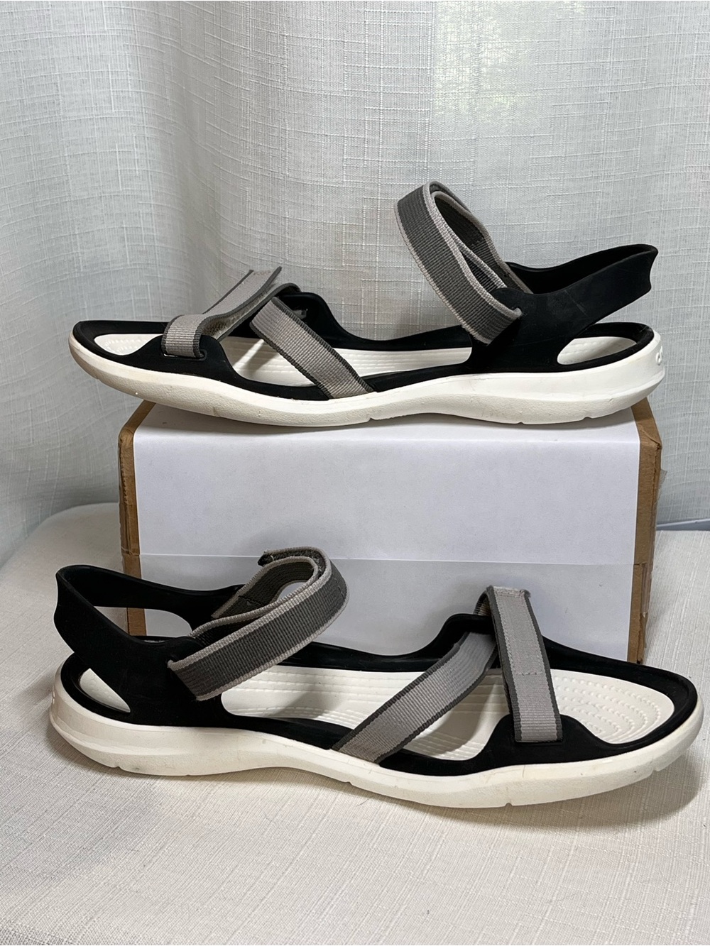 Crocs Strappy Sandals W8 Black White Gray Comfort Casual Lightweight - Picture 3 of 8